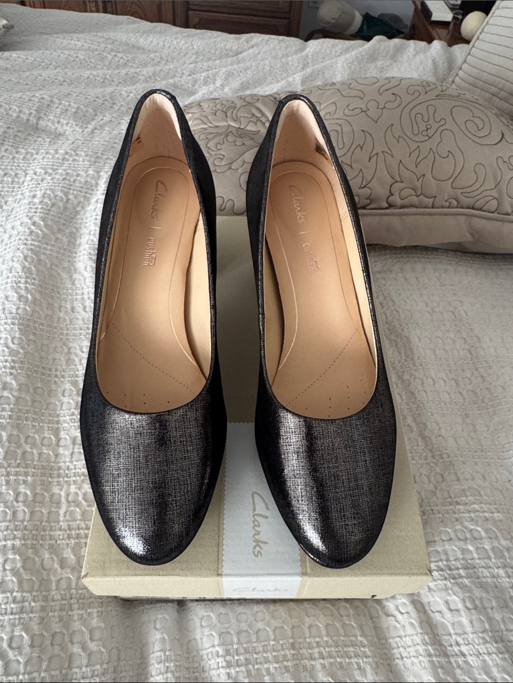 Clarks kelda hope pewter Metallic Block Heel Pump 8 like new - Picture 3 of 6